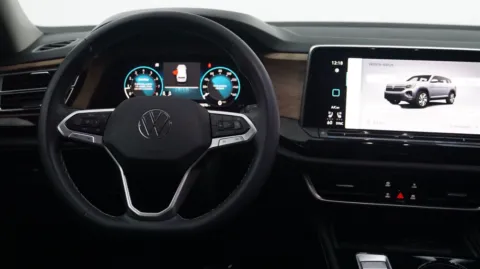 More photos of 2024 Volkswagen Atlas 2.0T SE w/Technology at Auto City, CA