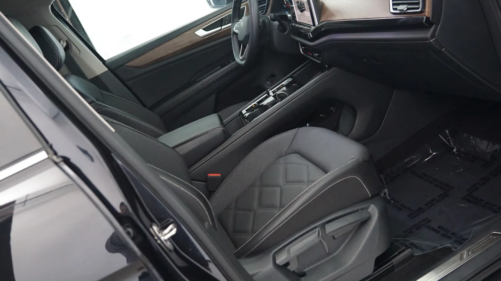 More photos of 2024 Volkswagen Atlas 2.0T SE w/Technology at Auto City, CA