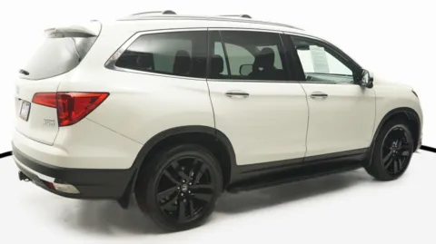 More photos of 2016 Honda Pilot Touring at Auto City, CA