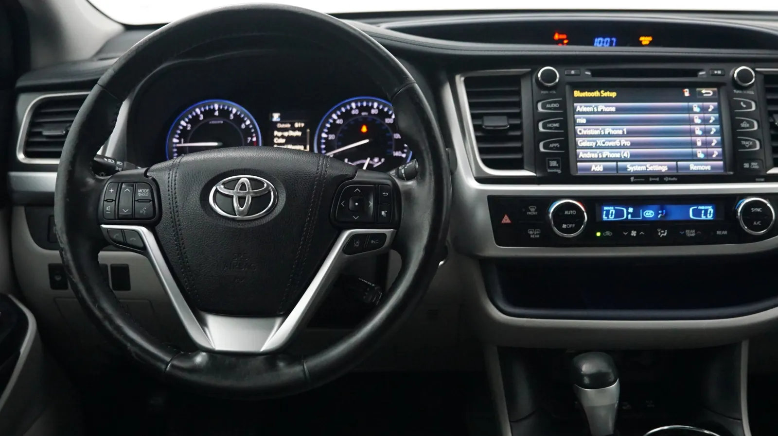 More photos of 2017 Toyota Highlander Limited at Auto City, CA