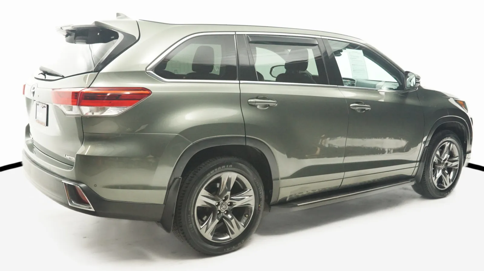 More photos of 2017 Toyota Highlander Limited at Auto City, CA