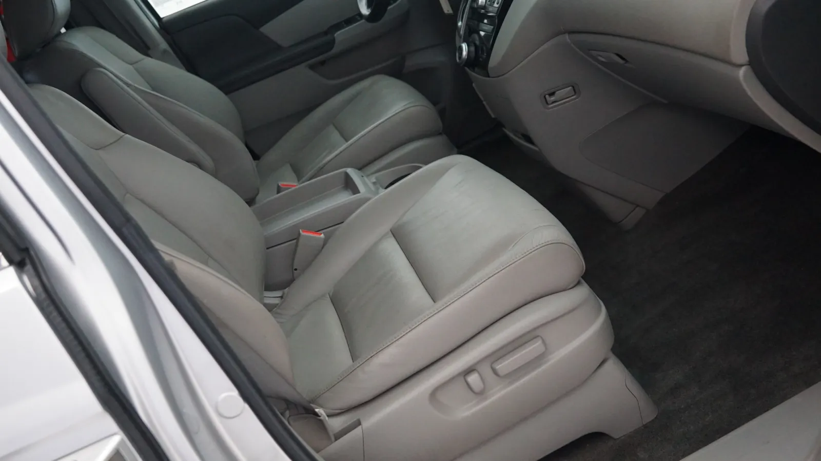 More photos of 2011 Honda Odyssey EX-L at Auto City, CA