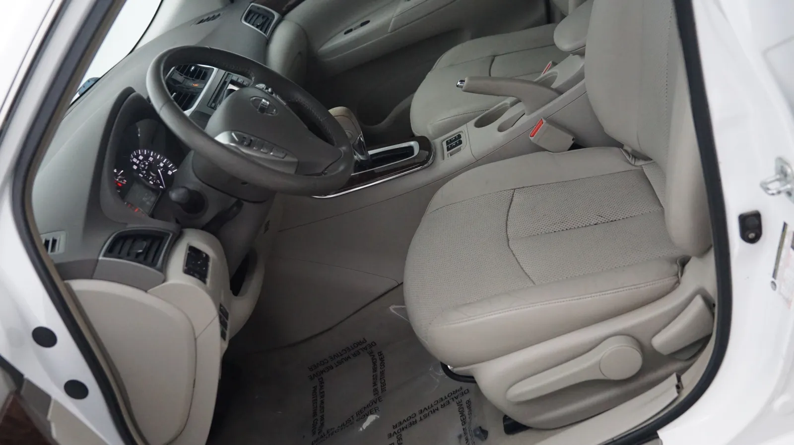 More photos of 2013 Nissan Sentra SL at Auto City, CA