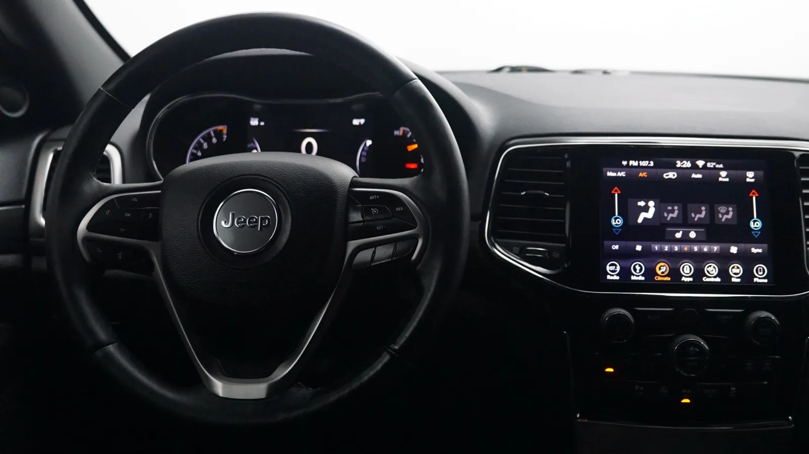 More photos of 2019 Jeep Grand Cherokee Altitude at Auto City, CA