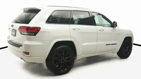 More photos of 2019 Jeep Grand Cherokee Altitude at Auto City, CA