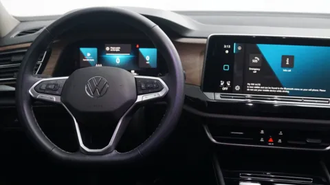 More photos of 2024 Volkswagen Atlas 2.0T SE w/Technology at Auto City, CA