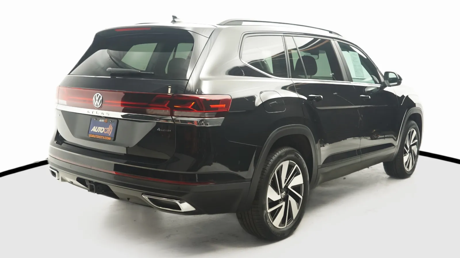 More photos of 2024 Volkswagen Atlas 2.0T SE w/Technology at Auto City, CA