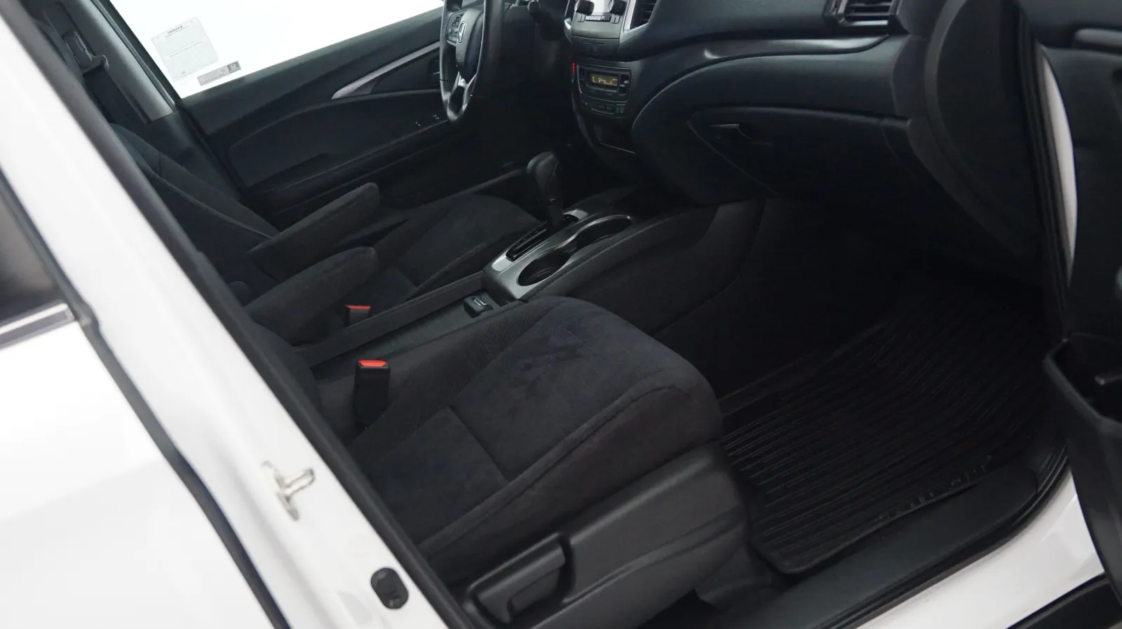 More photos of 2020 Honda Pilot LX at Auto City, CA