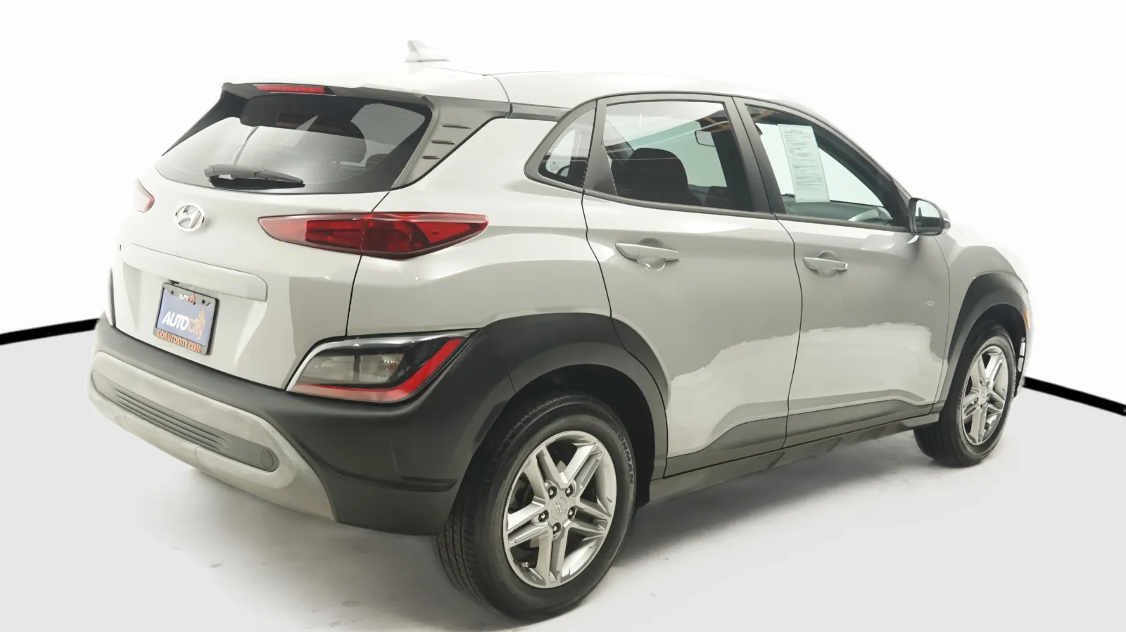 More photos of 2023 Hyundai KONA SE at Auto City, CA