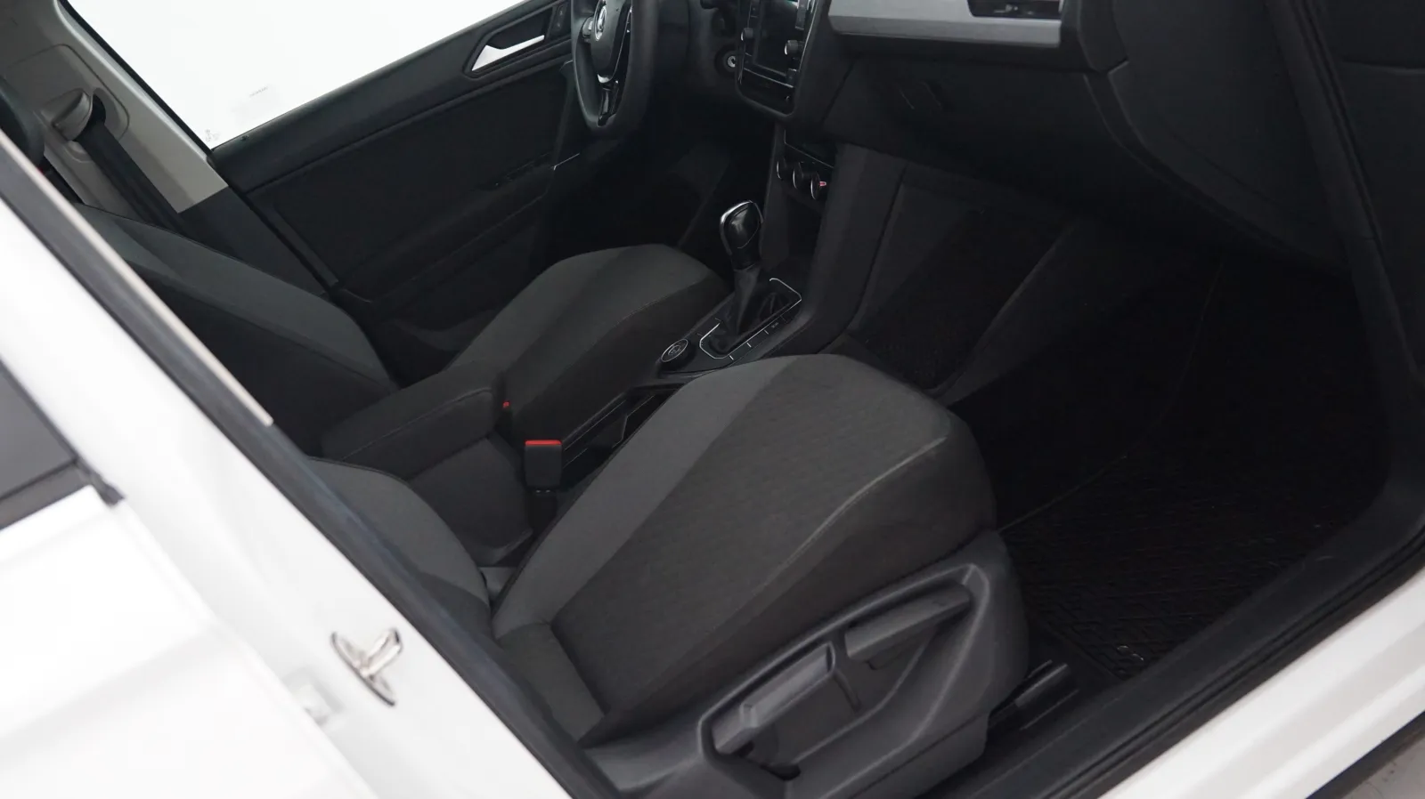 More photos of 2020 Volkswagen Tiguan S at Auto City, CA