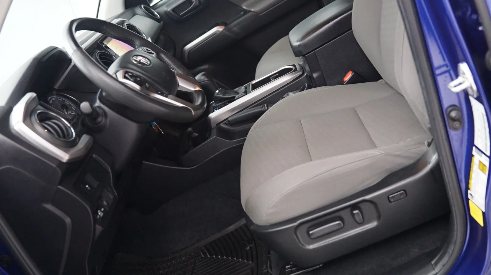 Toyota Tacoma photo 7