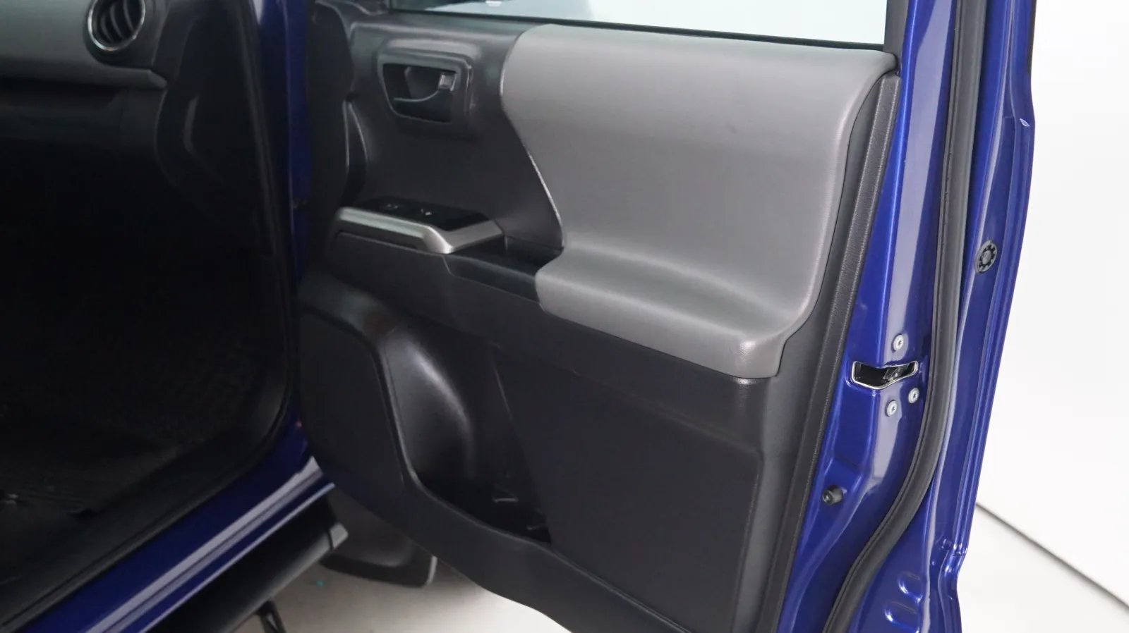Toyota Tacoma photo 12
