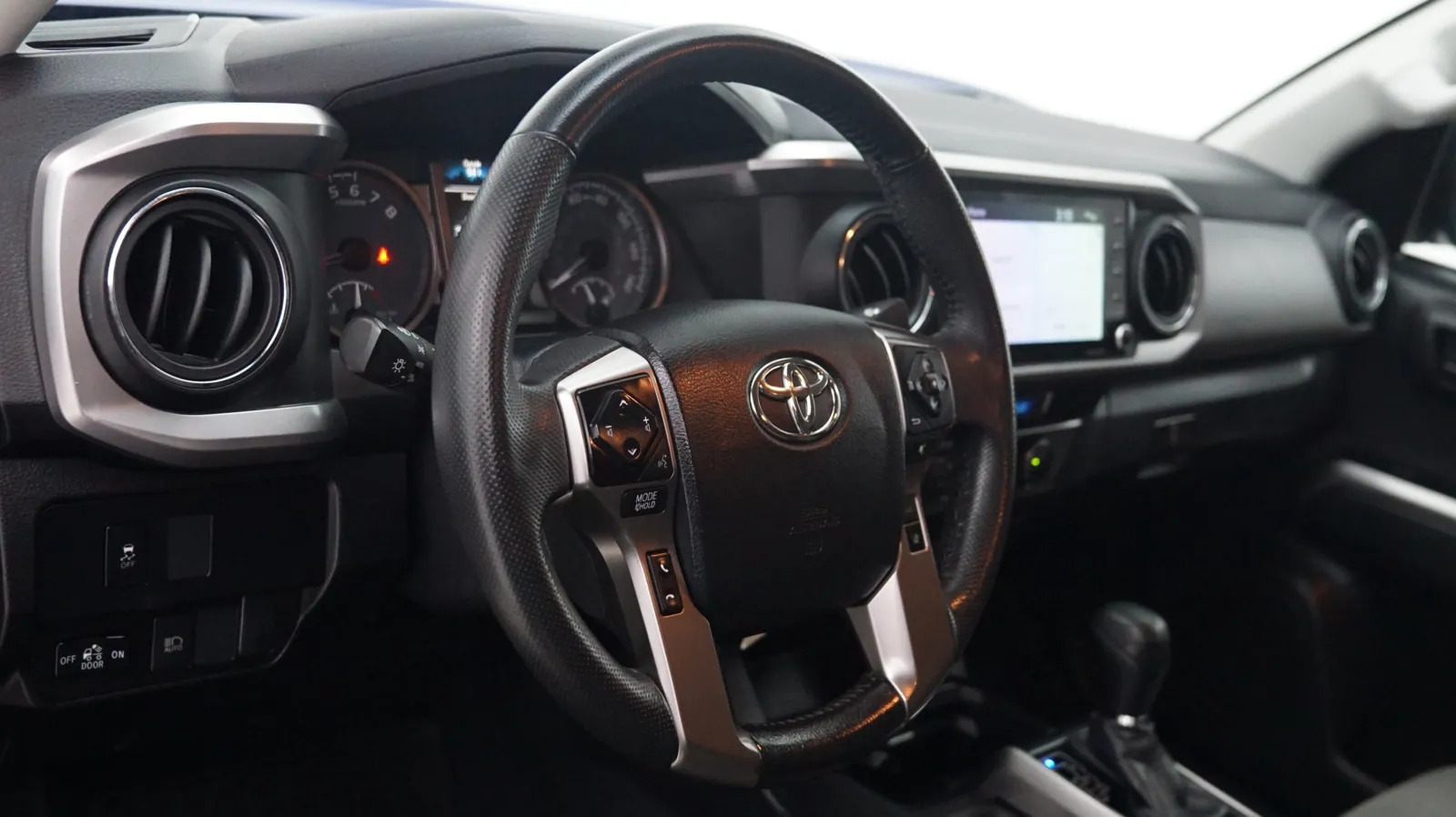 Toyota Tacoma photo 15