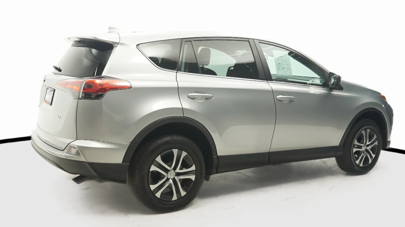 More photos of 2018 Toyota RAV4 LE at Auto City, CA