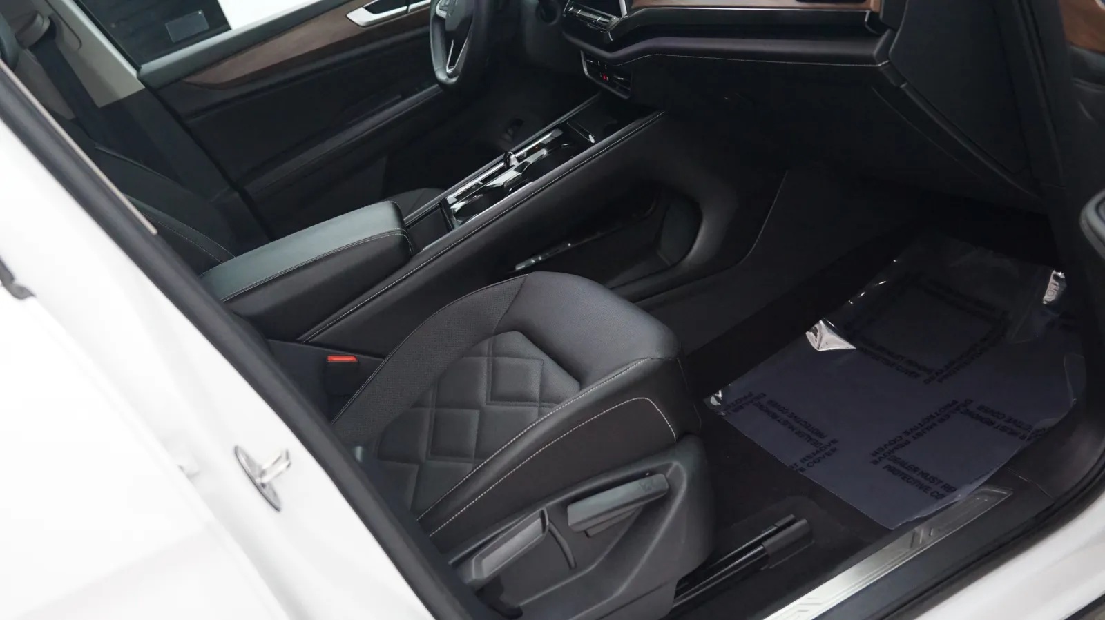 More photos of 2024 Volkswagen Atlas 2.0T SE w/Technology at Auto City, CA