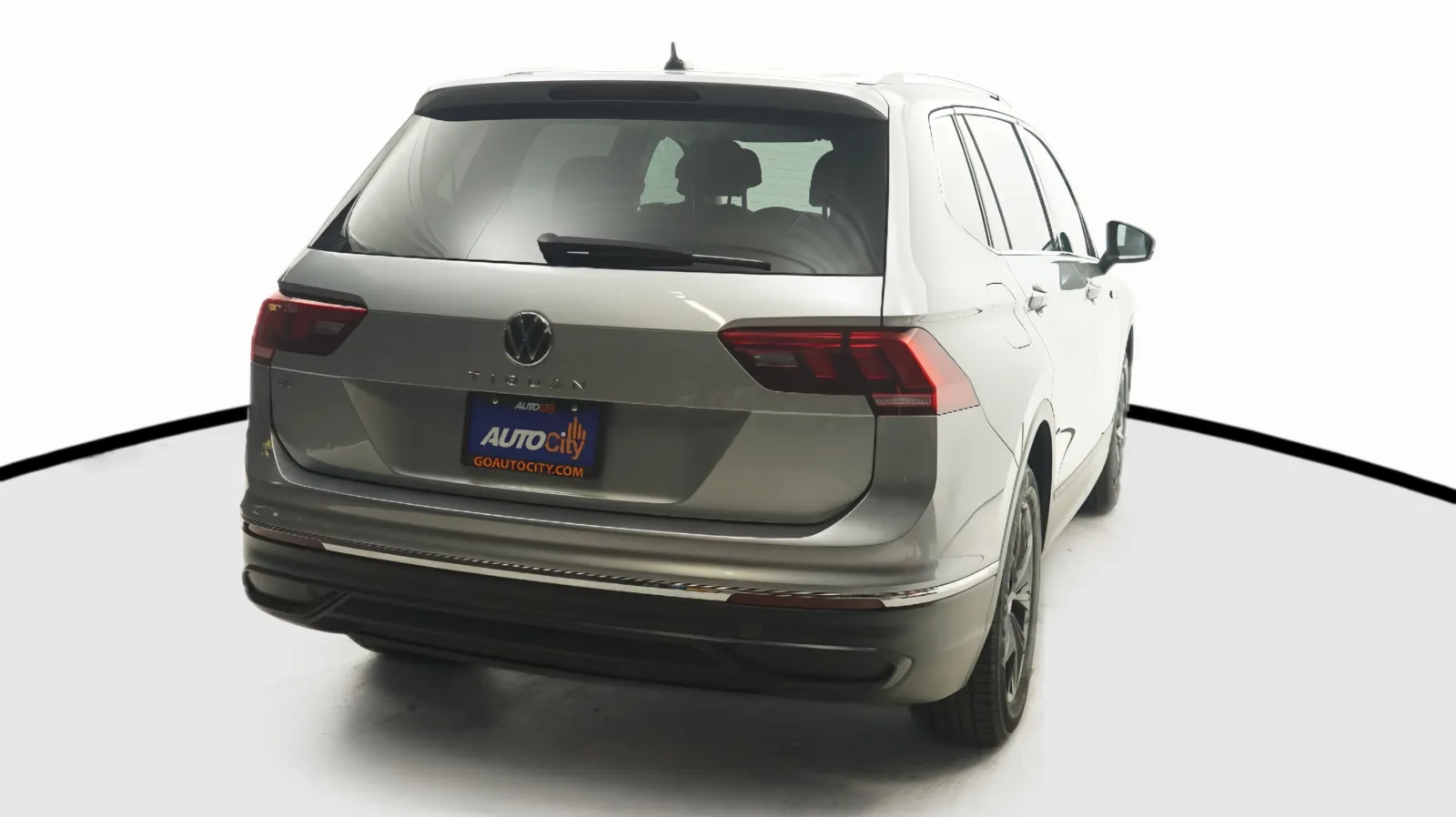 More photos of 2024 Volkswagen Tiguan SE at Auto City, CA