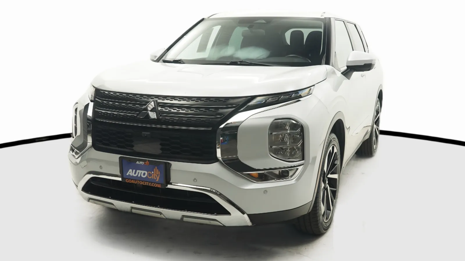 Silver 2022 Mitsubishi Outlander SE for sale in El Cajon, CA