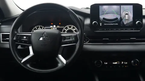 More photos of 2022 Mitsubishi Outlander SE at Auto City, CA