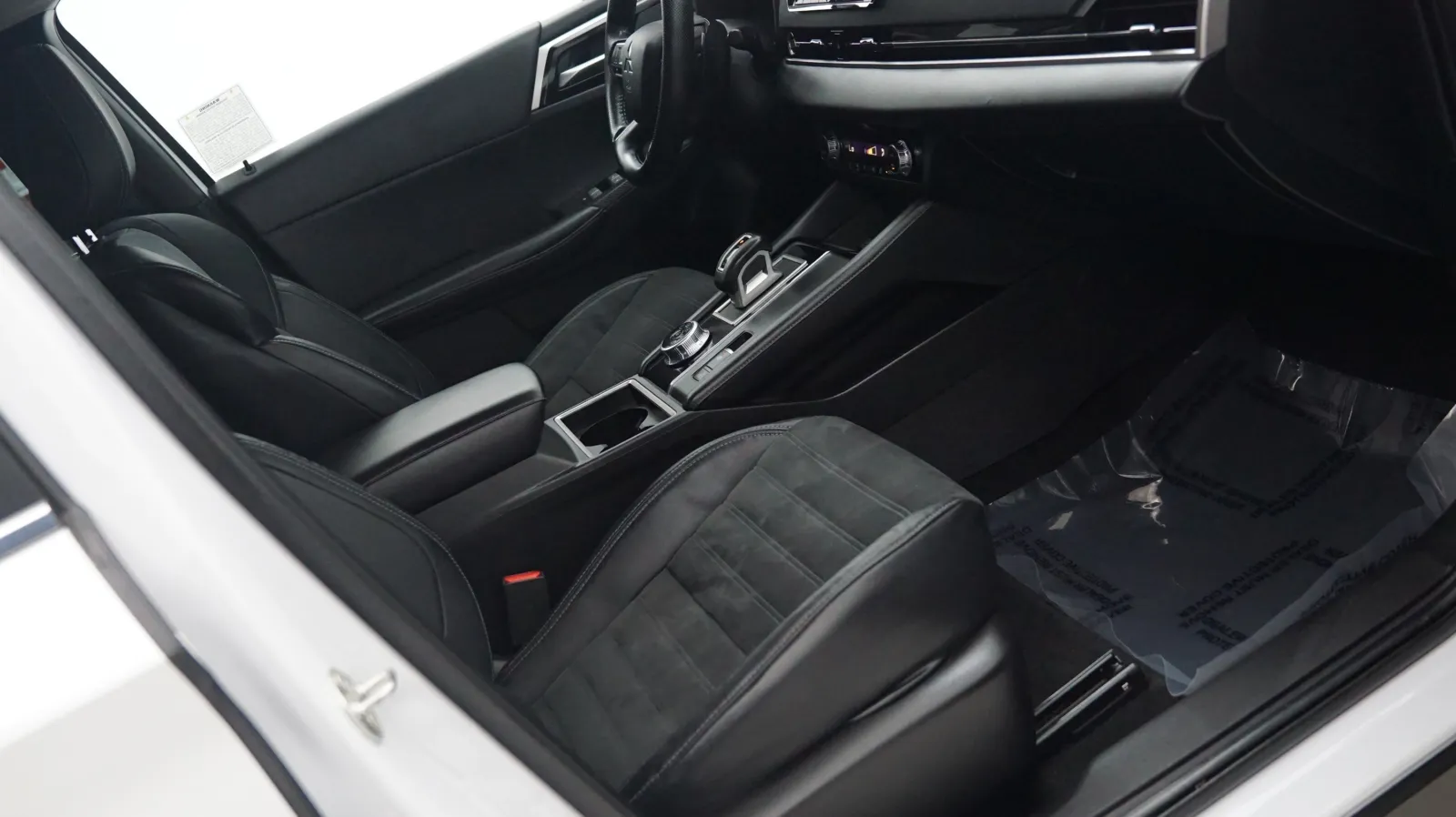 More photos of 2022 Mitsubishi Outlander SE at Auto City, CA