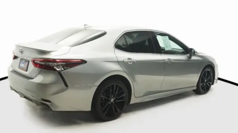 More photos of 2022 Toyota Camry Hybrid XSE at Auto City, CA