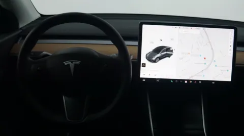 More photos of 2020 Tesla Model Y Long Range at Auto City, CA