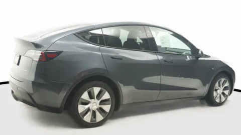 More photos of 2020 Tesla Model Y Long Range at Auto City, CA