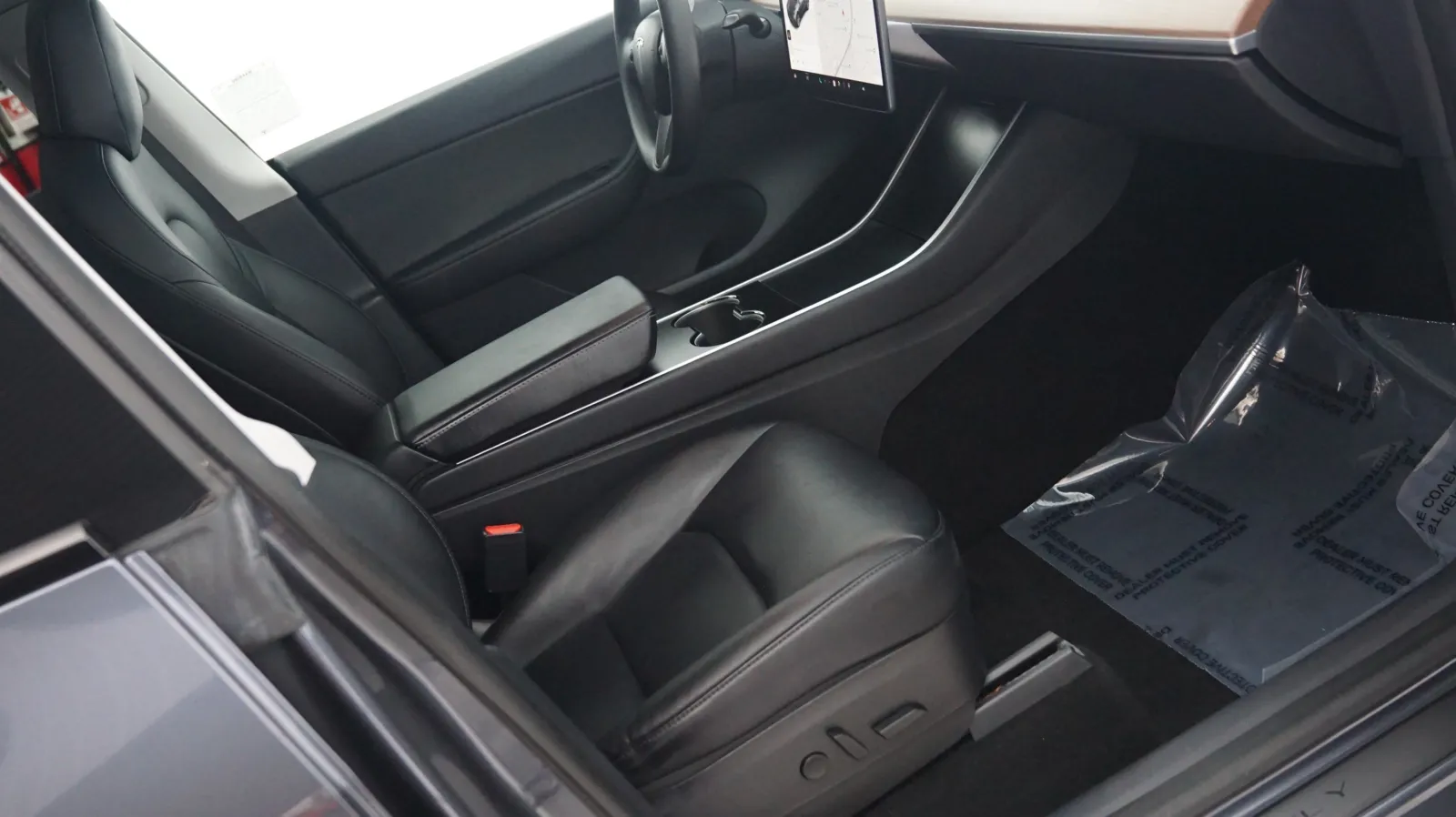 More photos of 2020 Tesla Model Y Long Range at Auto City, CA