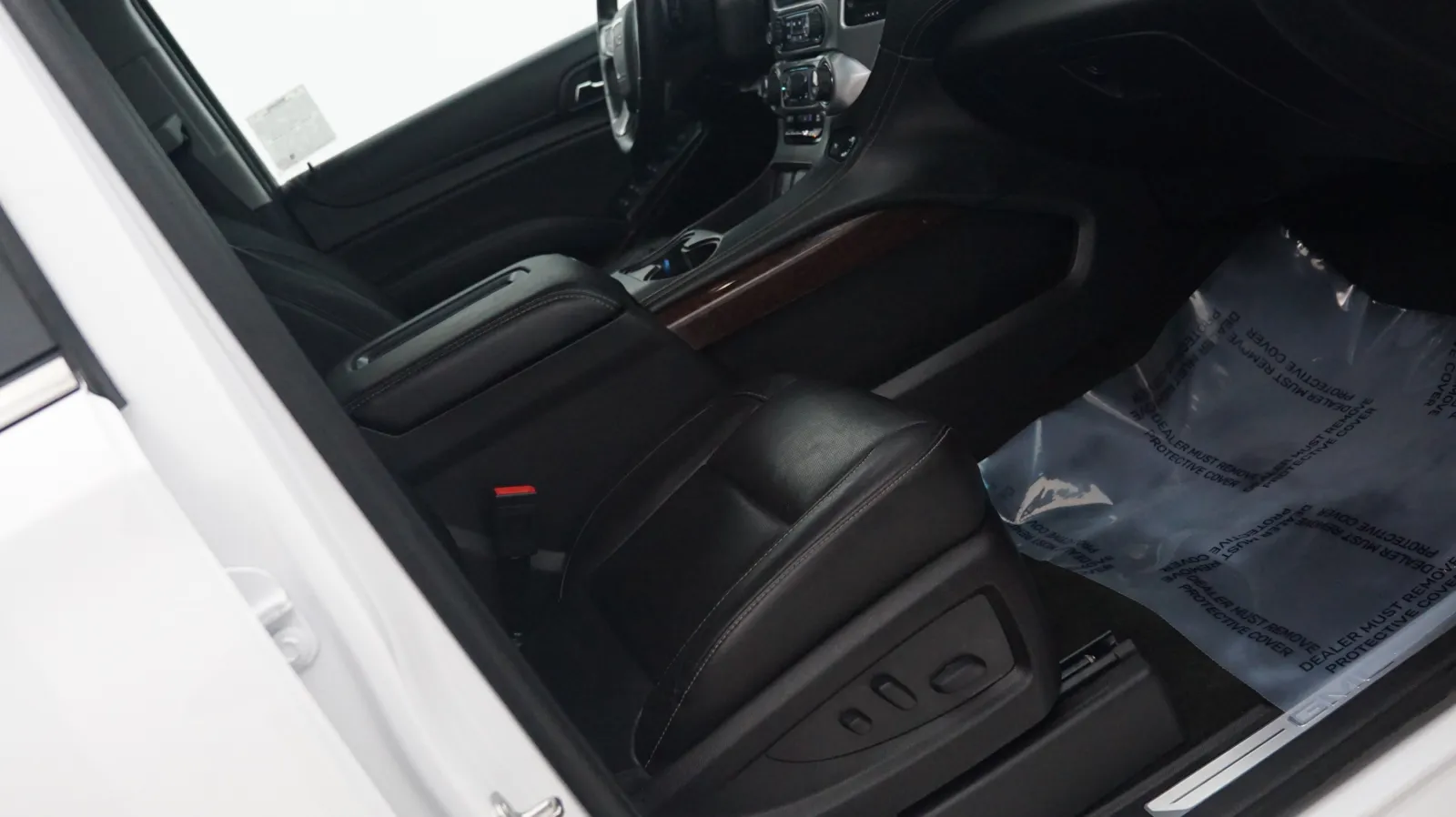 More photos of 2017 GMC Yukon SLT at Auto City, CA