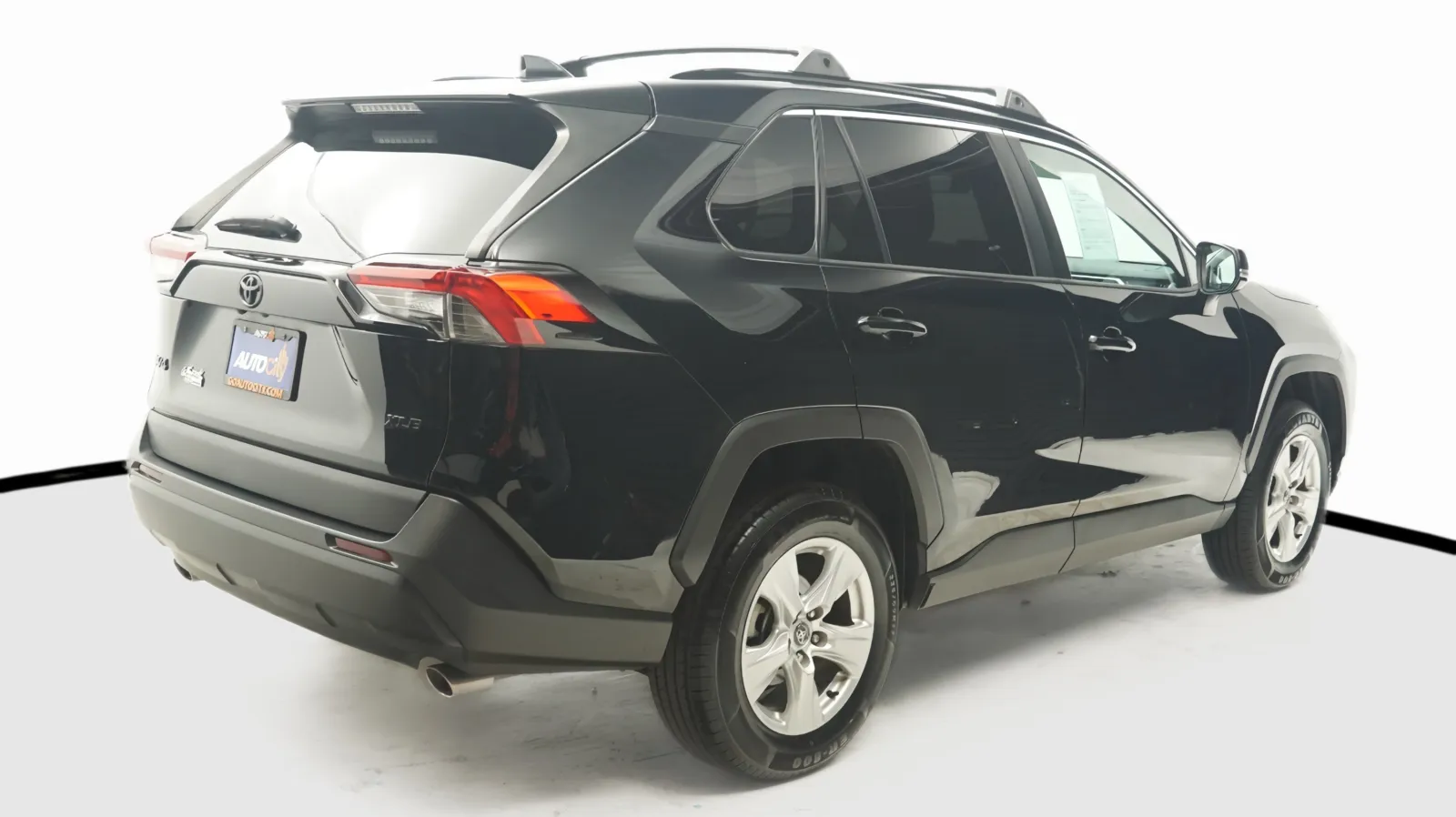 More photos of 2020 Toyota RAV4 XLE at Auto City, CA