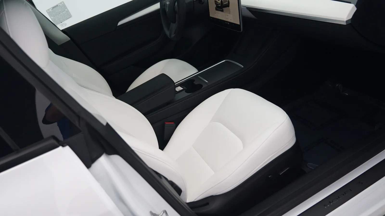 More photos of 2022 Tesla Model 3 at Auto City, CA