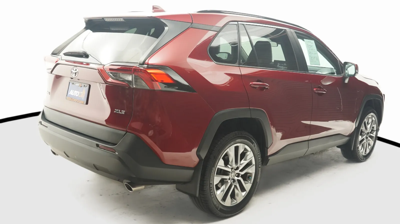 More photos of 2022 Toyota RAV4 XLE Premium at Auto City, CA