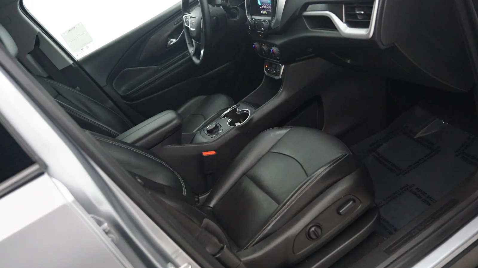 More photos of 2023 GMC Terrain SLT at Auto City, CA