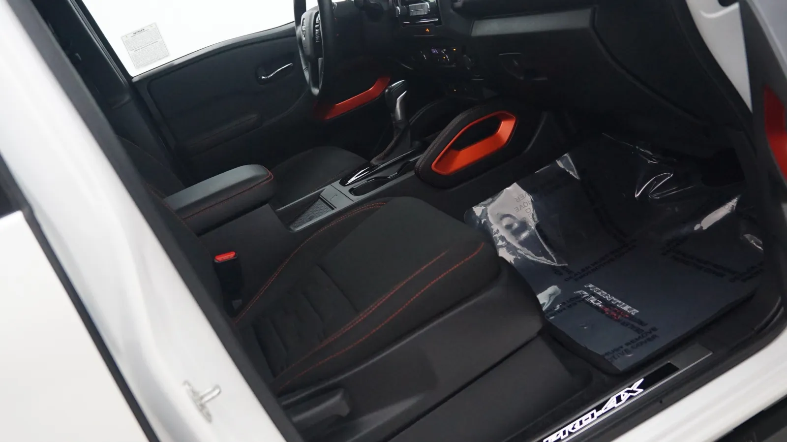 More photos of 2024 Nissan Frontier PRO-4X at Auto City, CA