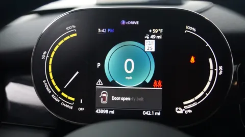 More photos of 2022 Mini Hardtop 2 Door Cooper SE at Auto City, CA