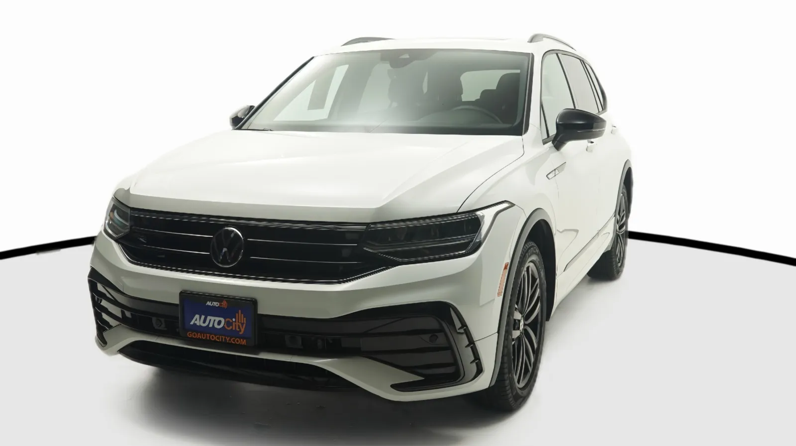 White 2022 Volkswagen Tiguan SE R-Line Black for sale in El Cajon, CA
