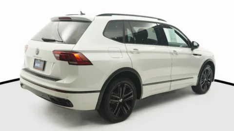 More photos of 2022 Volkswagen Tiguan SE R-Line Black at Auto City, CA