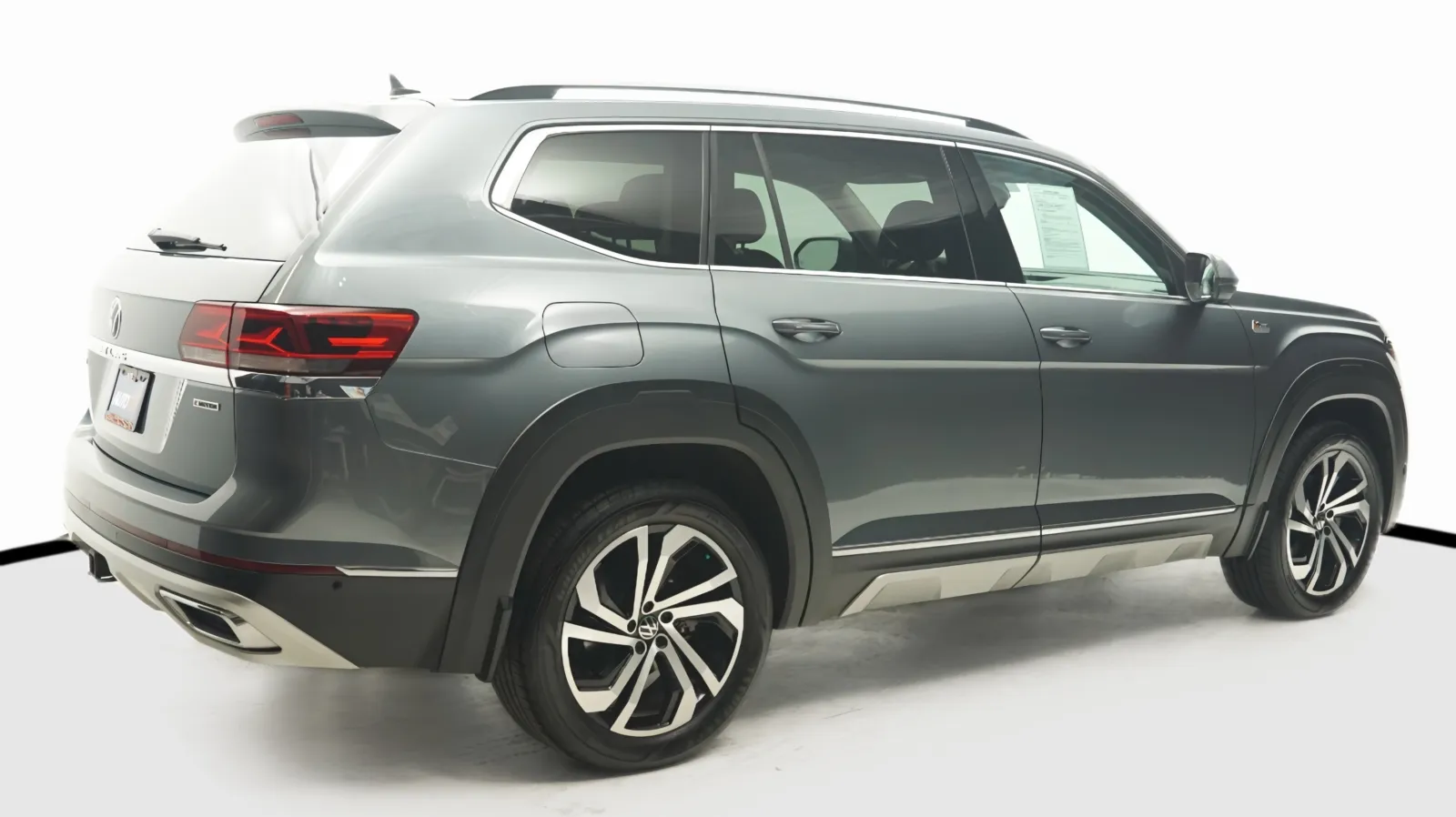 More photos of 2021 Volkswagen Atlas 3.6L V6 SEL Premium at Auto City, CA