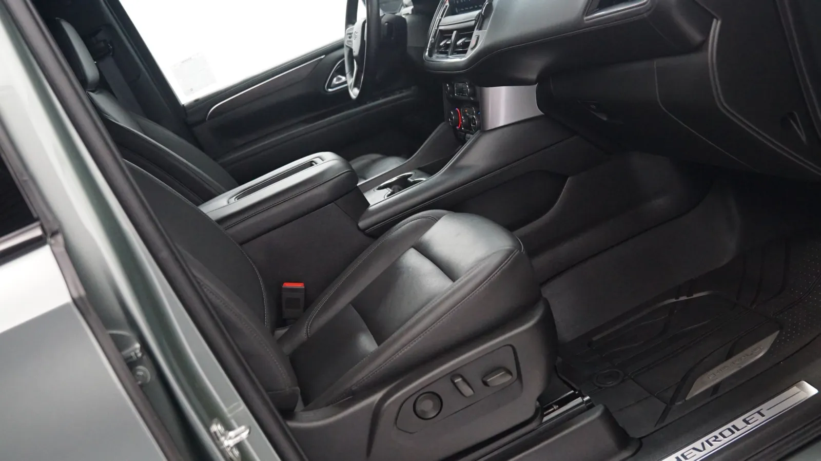 More photos of 2023 Chevrolet Suburban Z71 at Auto City, CA