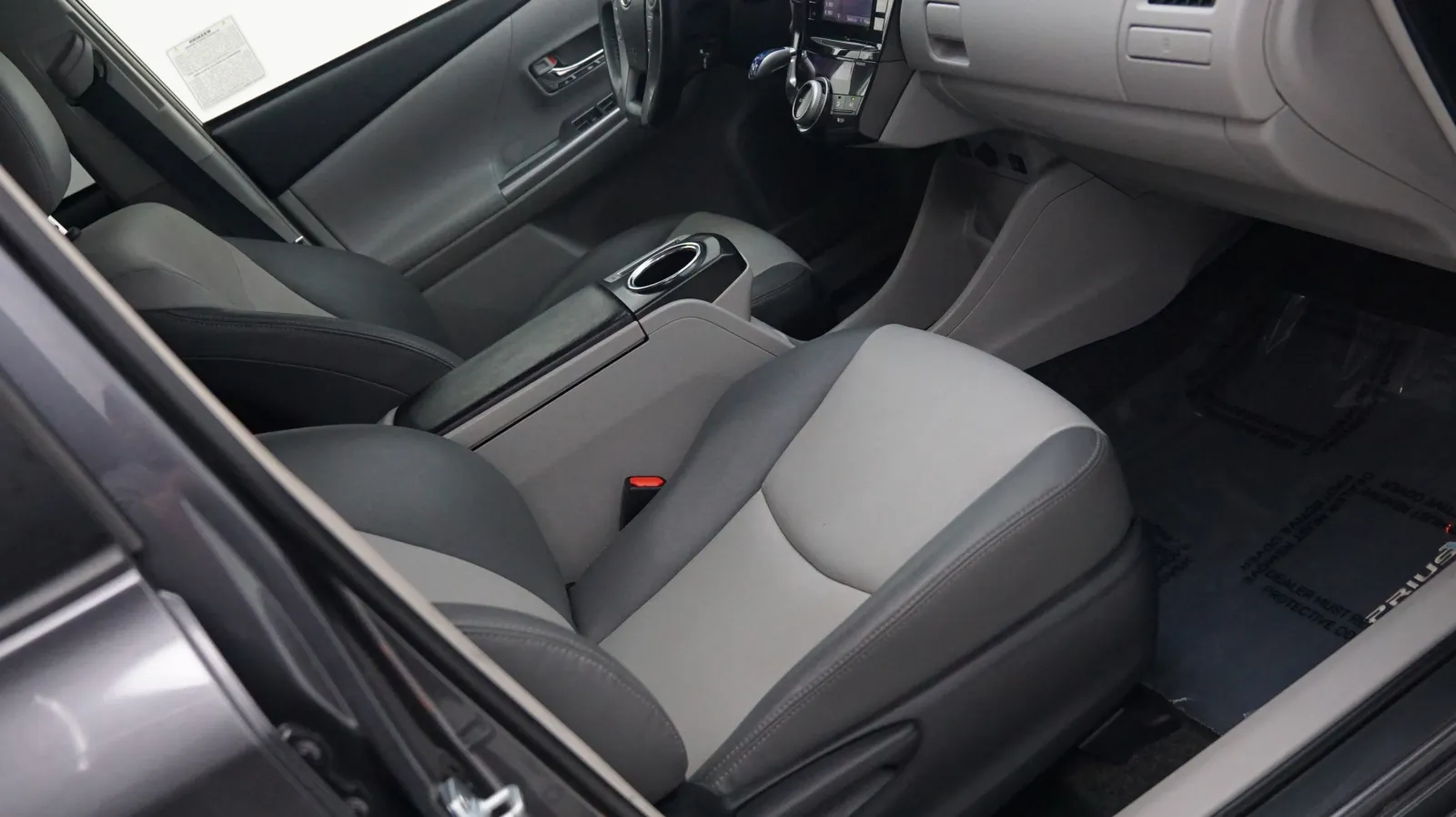 More photos of 2016 Toyota Prius V Five at Auto City, CA