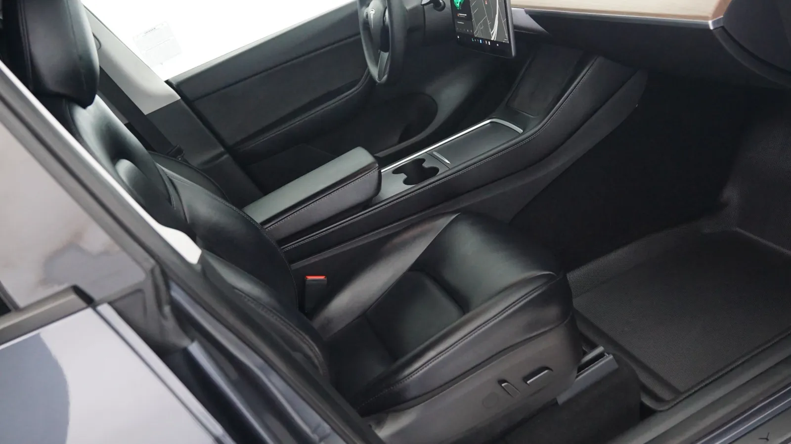 More photos of 2021 Tesla Model Y Long Range at Auto City, CA