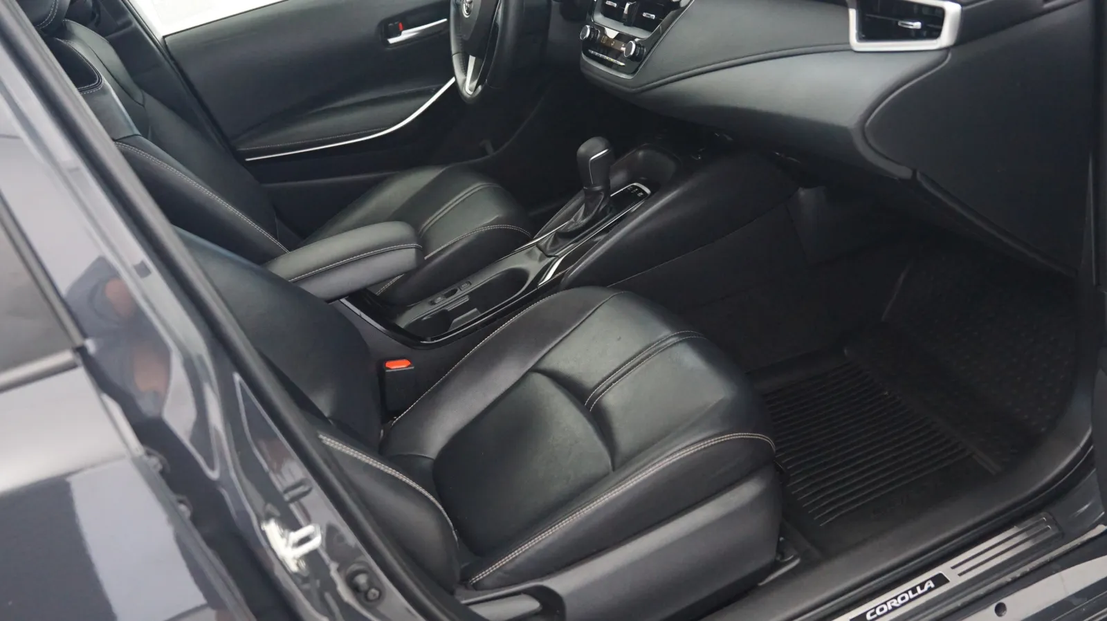 More photos of 2023 Toyota Corolla Hybrid XLE at Auto City, CA