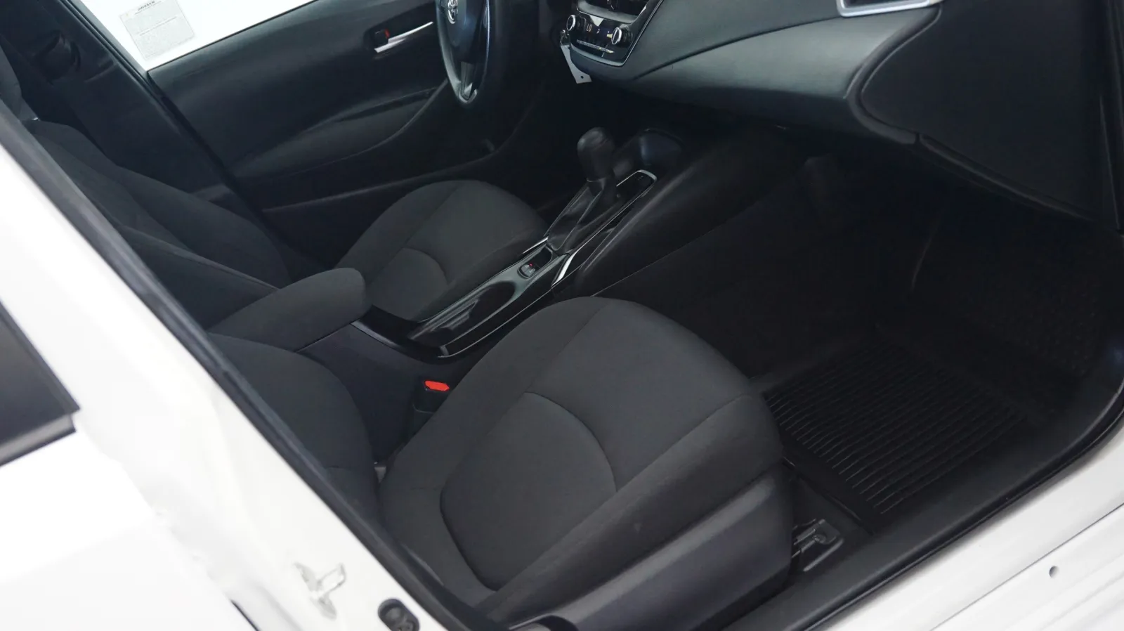 More photos of 2021 Toyota Corolla LE at Auto City, CA