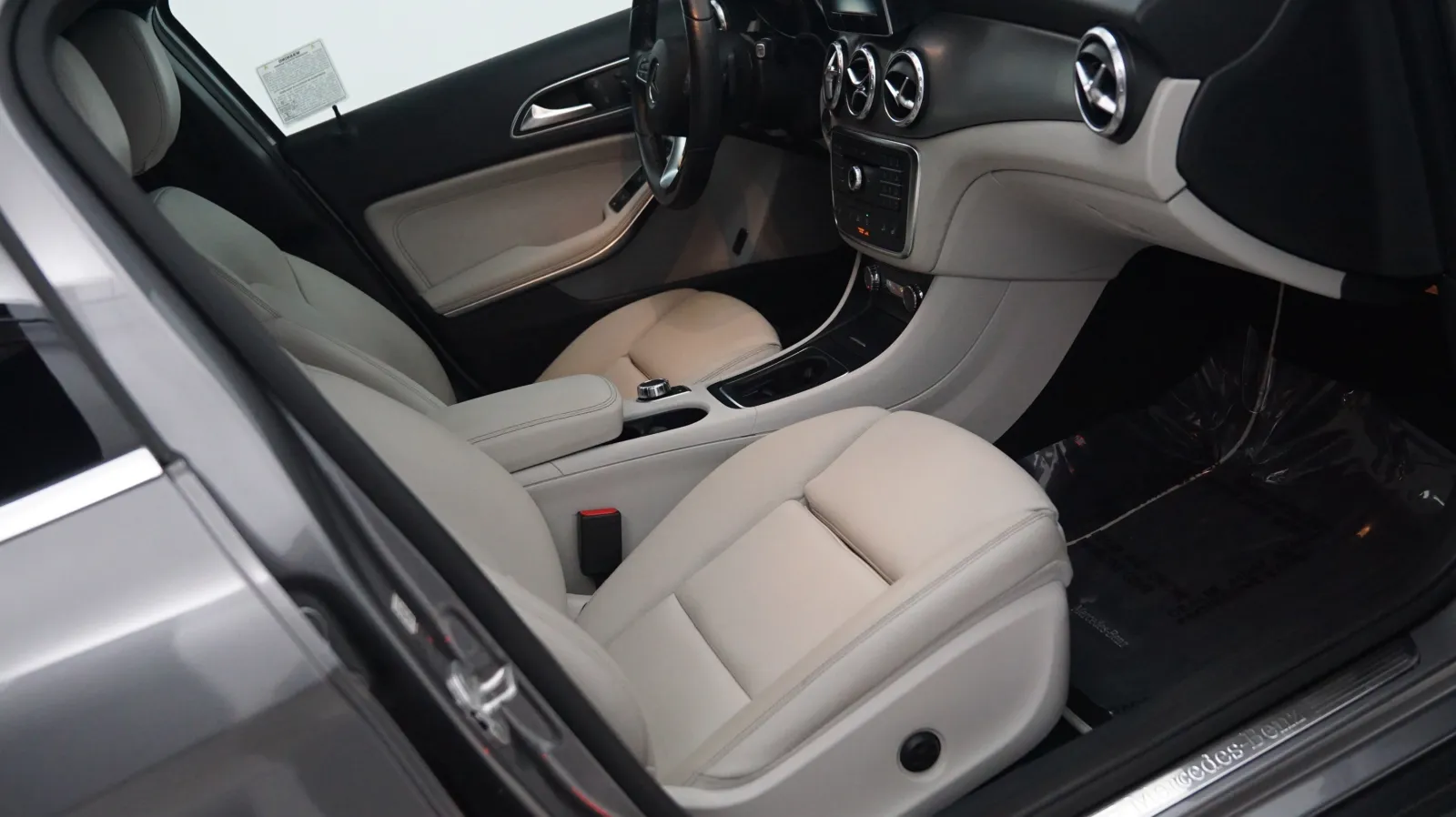 More photos of 2017 Mercedes-Benz GLA 250 at Auto City, CA