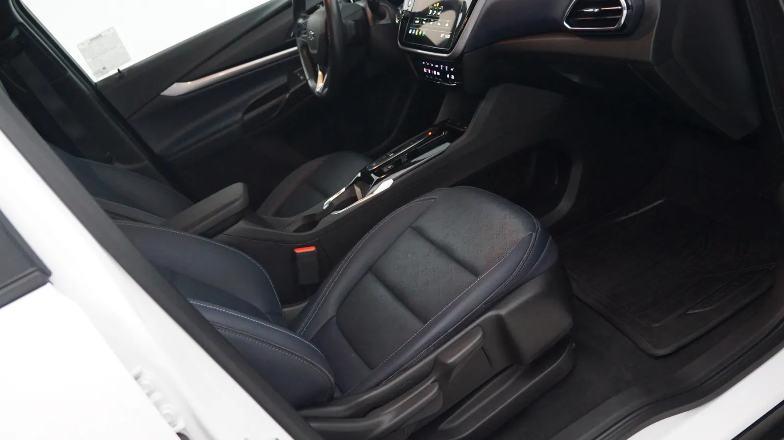 More photos of 2023 Chevrolet Bolt EUV Premier at Auto City, CA