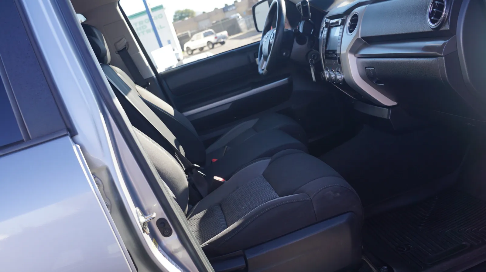 More photos of 2017 Toyota TUNDRA SR5 at Auto City, CA