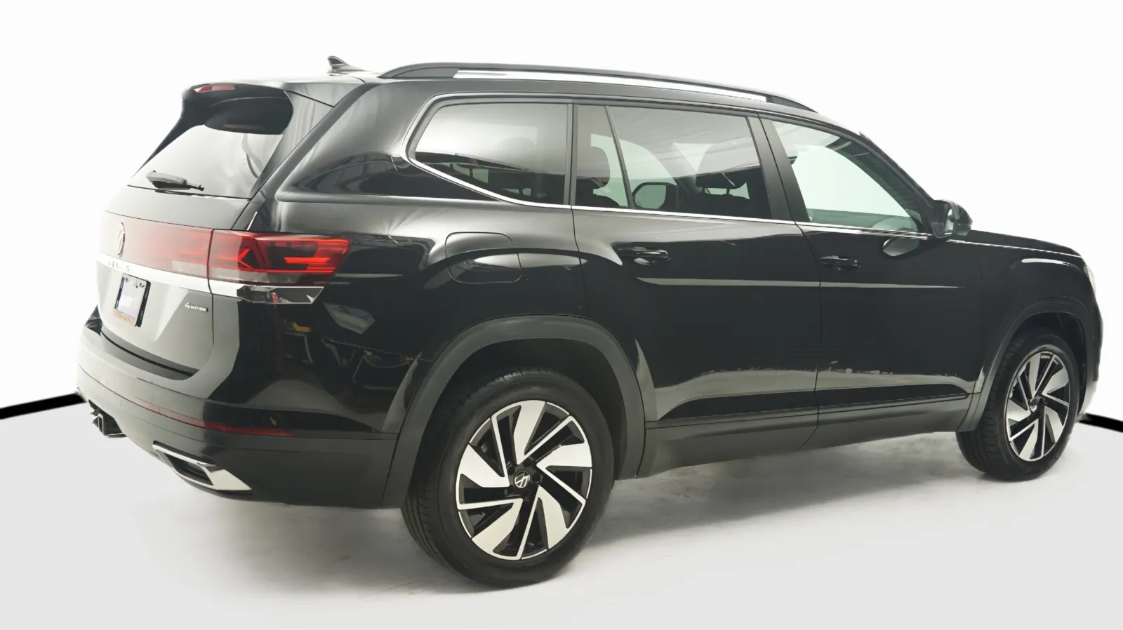 More photos of 2024 Volkswagen Atlas 2.0T SE w/Technology at Auto City, CA