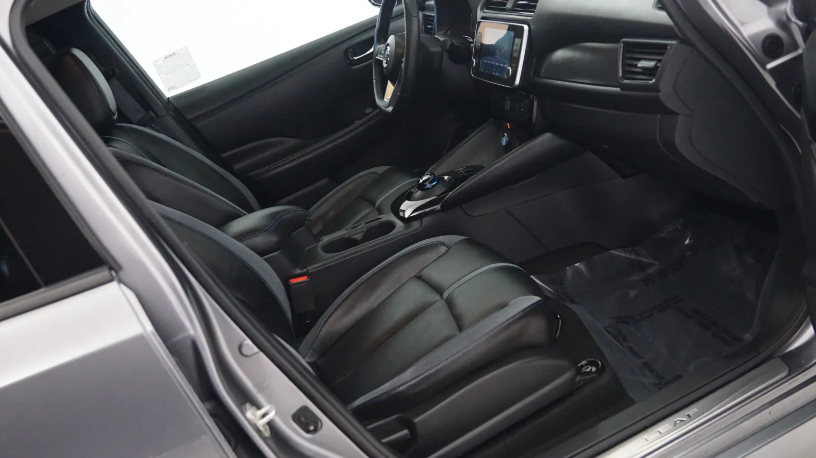 More photos of 2022 Nissan Leaf SL PLUS at Auto City, CA