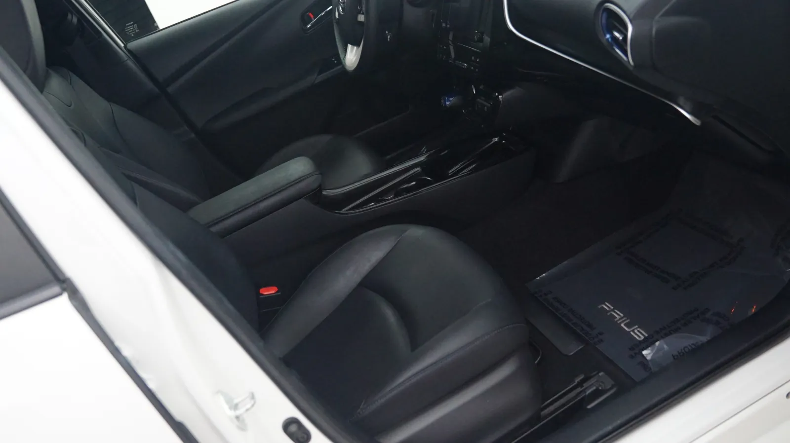 More photos of 2017 Toyota Prius Three Touring at Auto City, CA