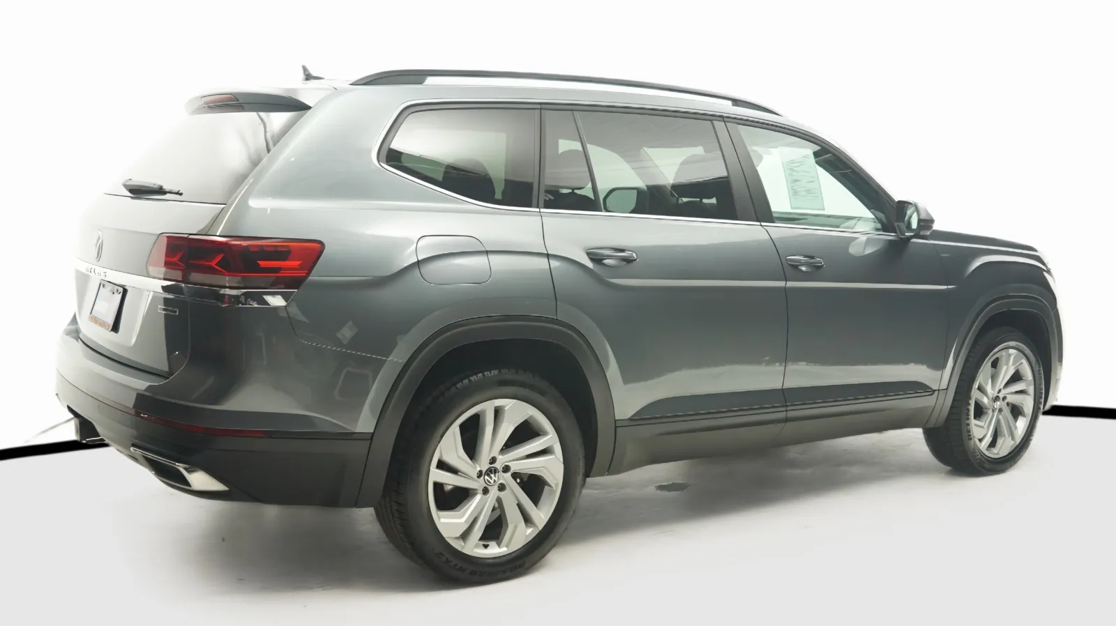 More photos of 2022 Volkswagen Atlas 3.6L V6 SE w/Technology at Auto City, CA