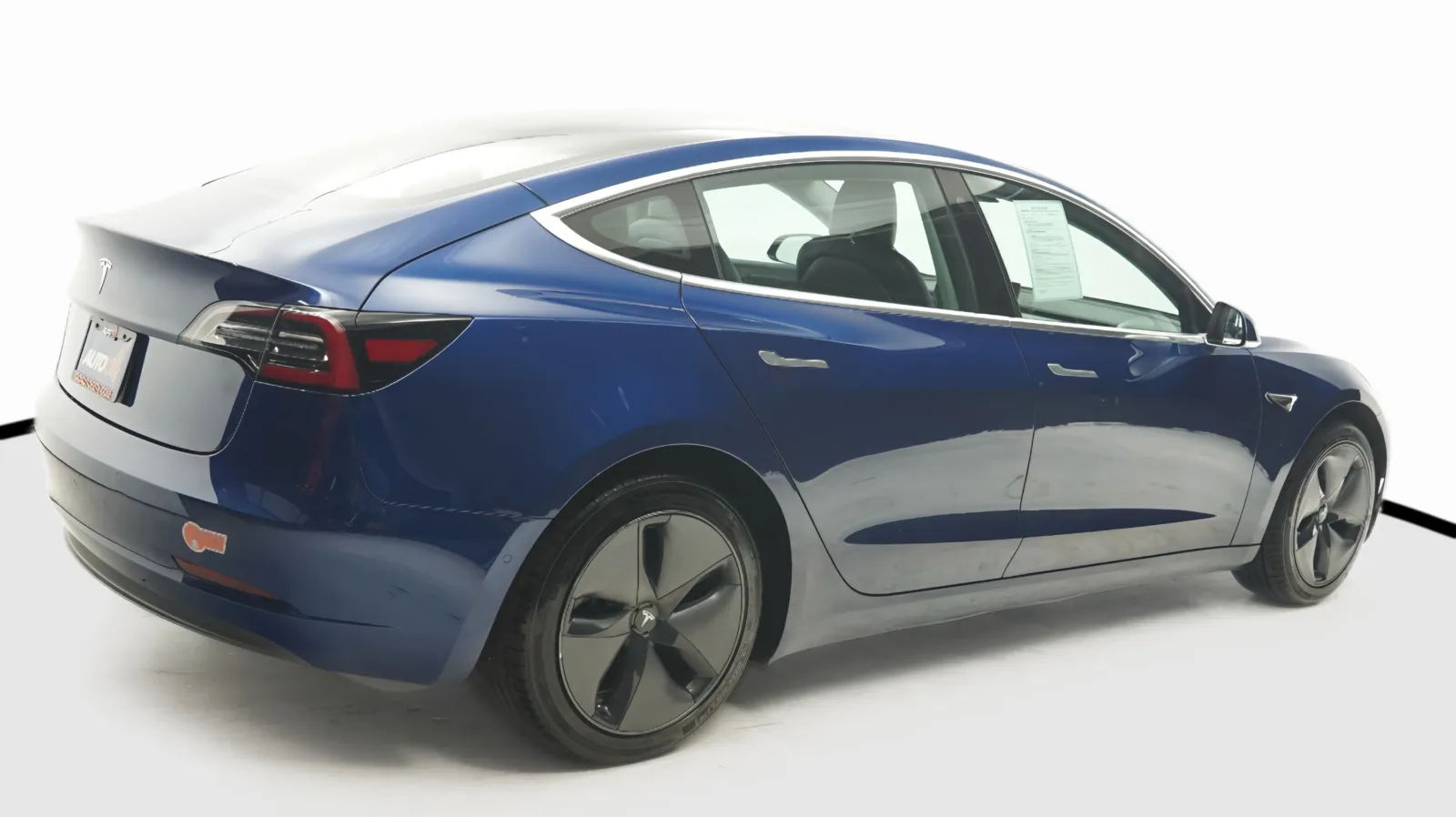 More photos of 2020 Tesla Model 3 Standard Range Plus at Auto City, CA